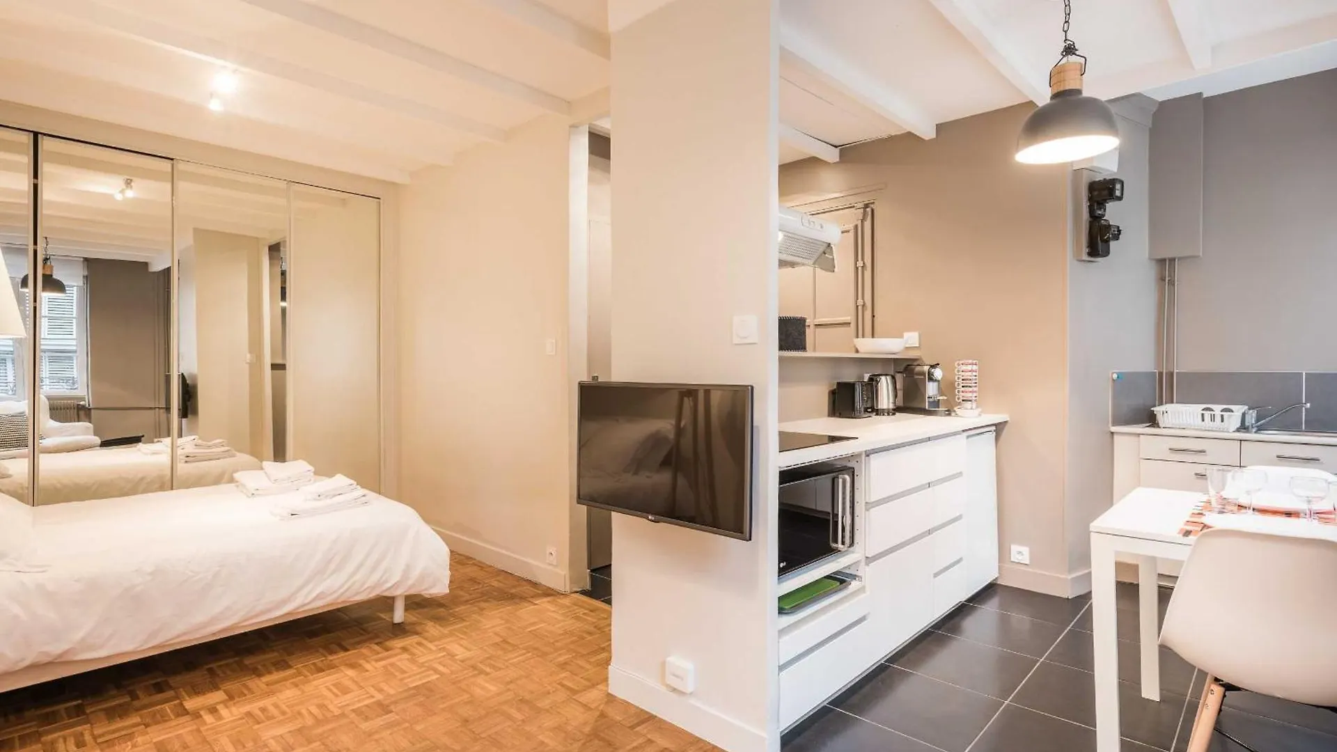 Dify Studio - Perrache Confluence Daire